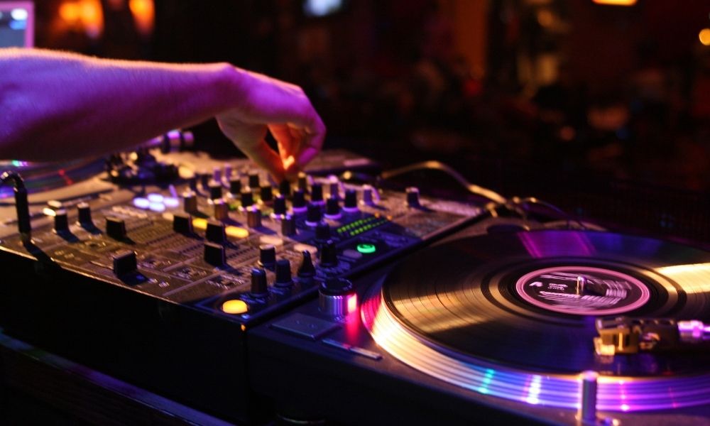 Top Ways To Stand Out in the Sea of Other DJs