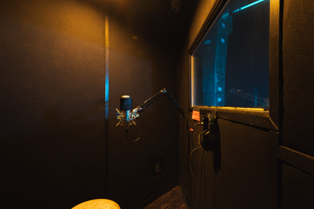 band-barracks-recording-room-119-vocal-booth-condenser-microphone-headphones