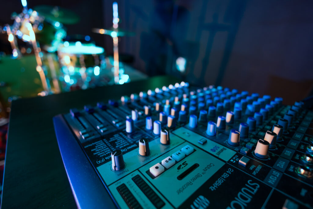 band-barracks-rehearsal-room-122-mixing-console-drum-kit
